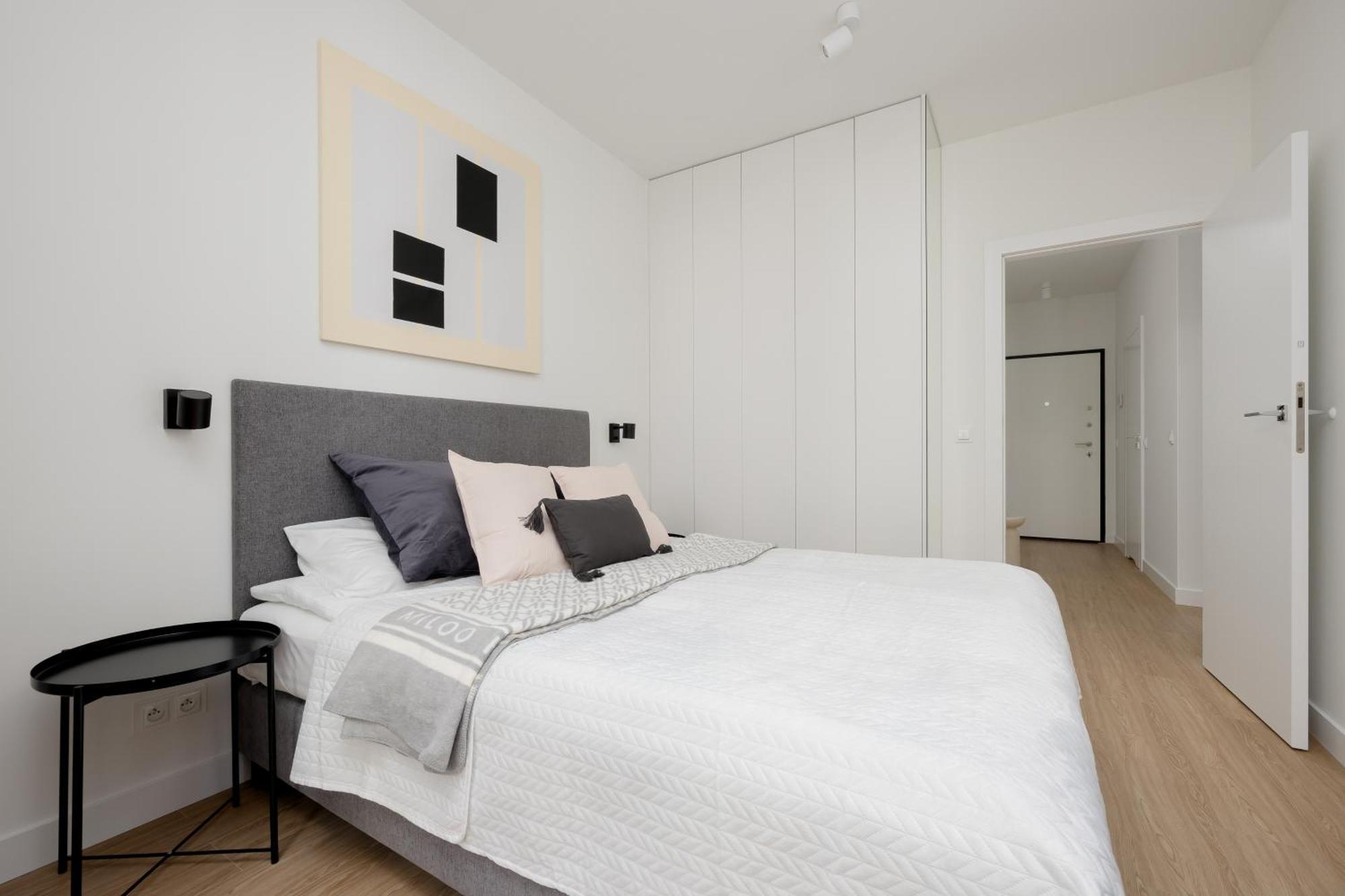 Domaniewska With Parking Mokotow By Renters Prestige Apartament